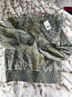 Smocked Hem Paisley Print Blouse in Sage Green